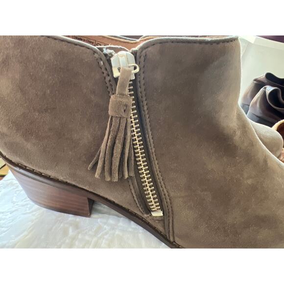 Vionic suede booties tassle 1" heel, 8, dark tan, excellent‎ - Picture 5 of 10